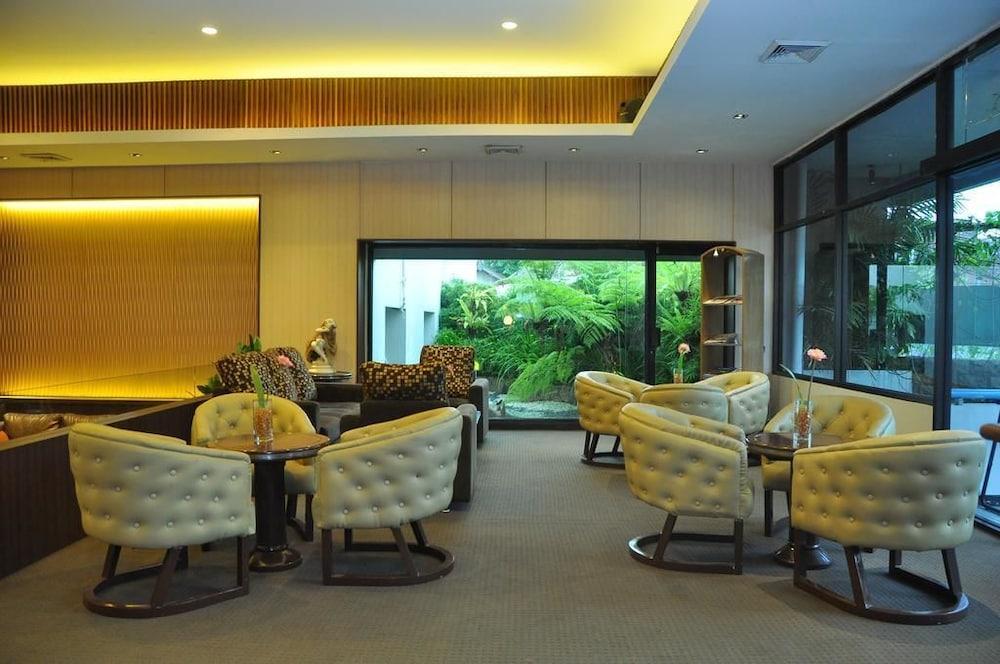 Lux Tychi Hotel Маланг Екстериор снимка