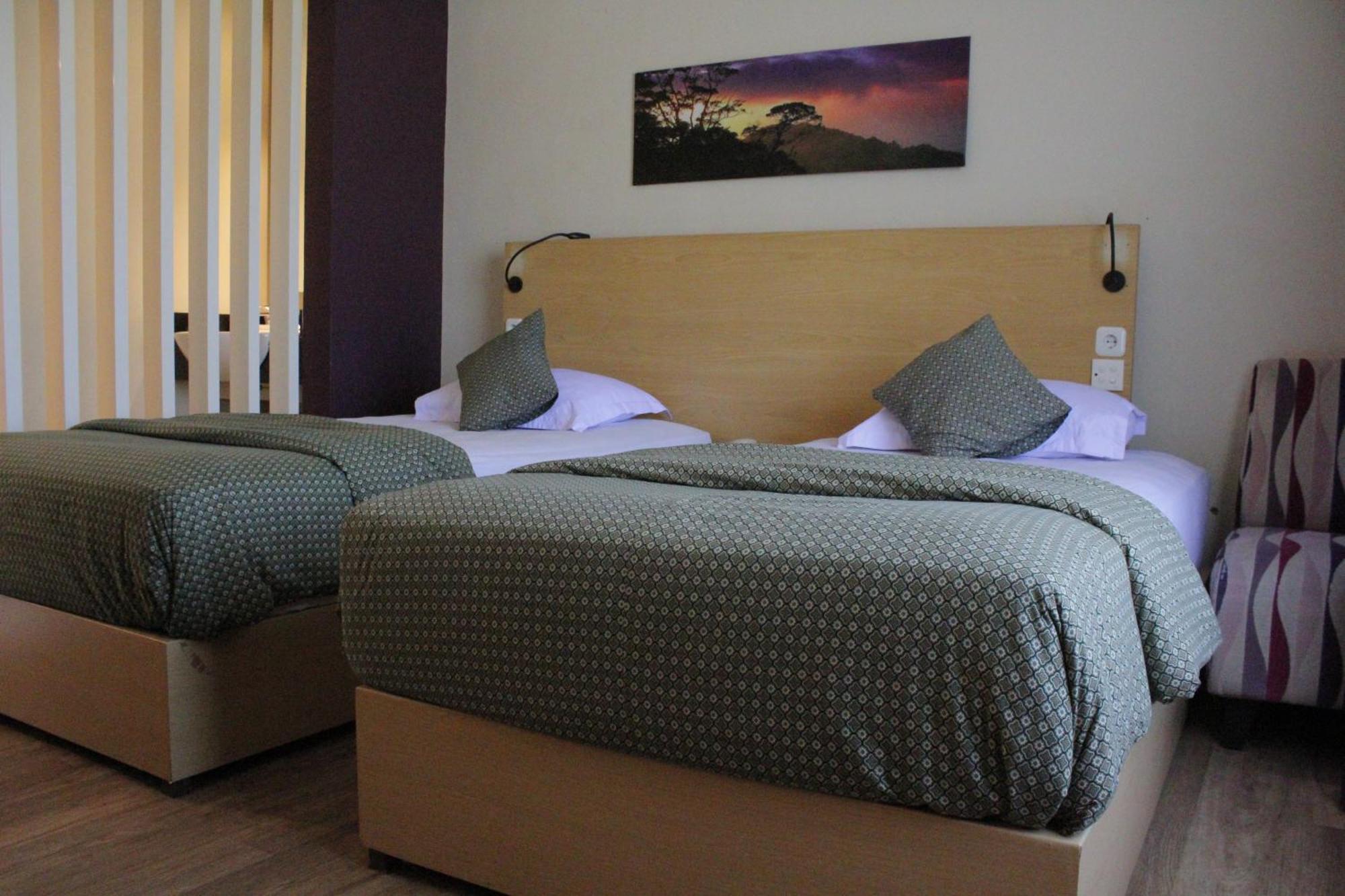 Lux Tychi Hotel Маланг Екстериор снимка