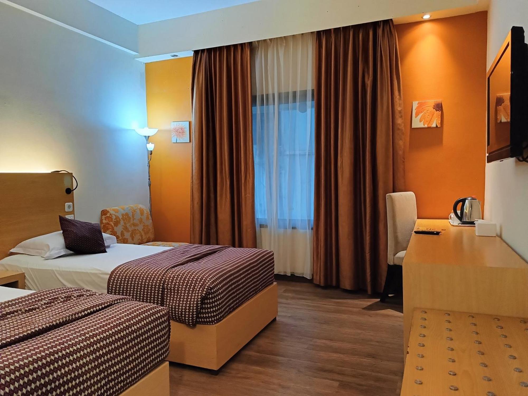 Lux Tychi Hotel Маланг Екстериор снимка