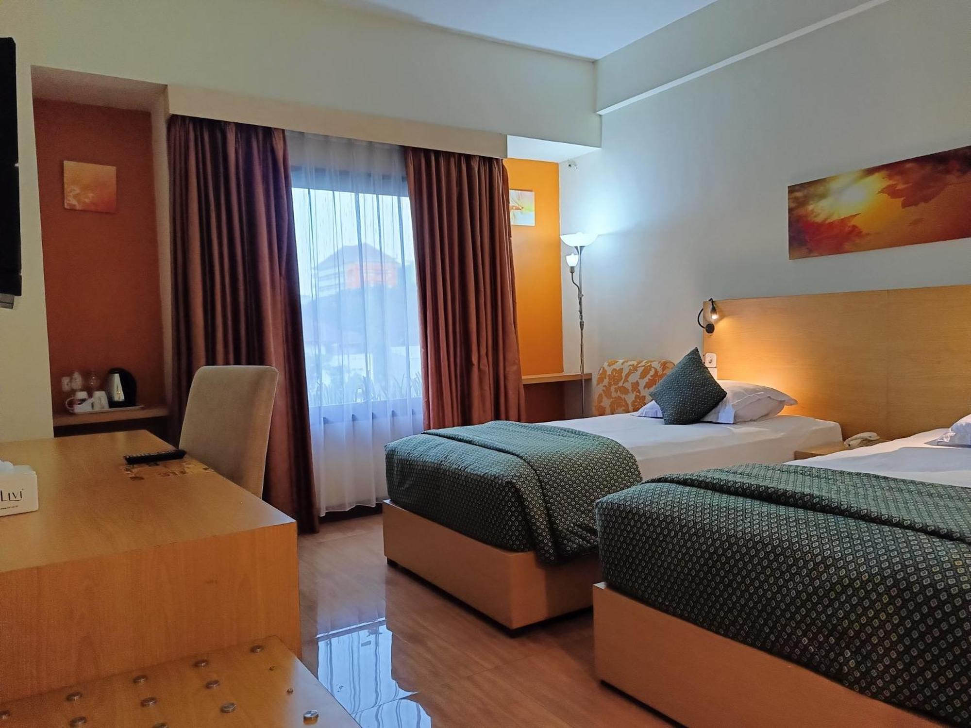Lux Tychi Hotel Маланг Екстериор снимка