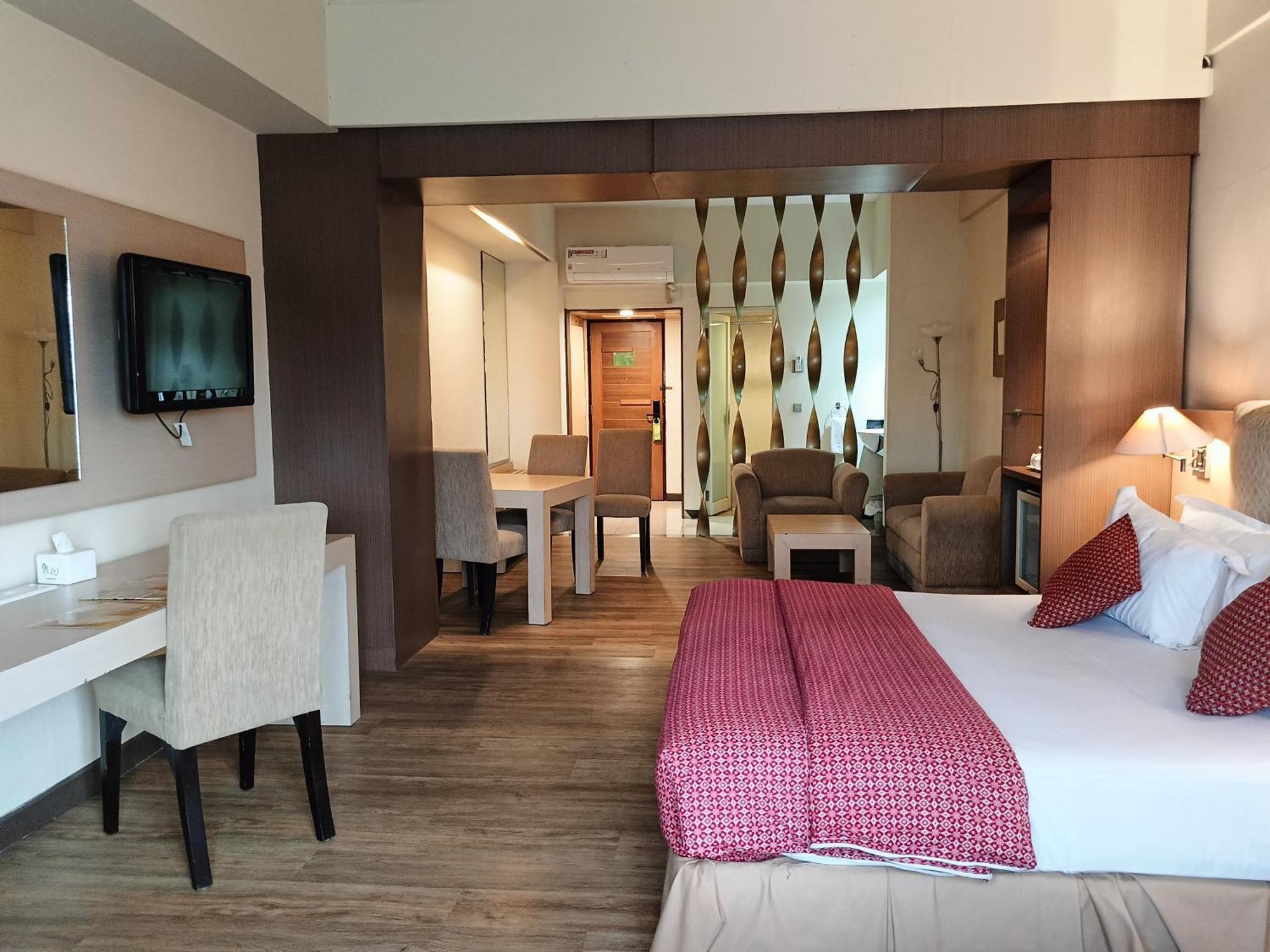 Lux Tychi Hotel Маланг Екстериор снимка