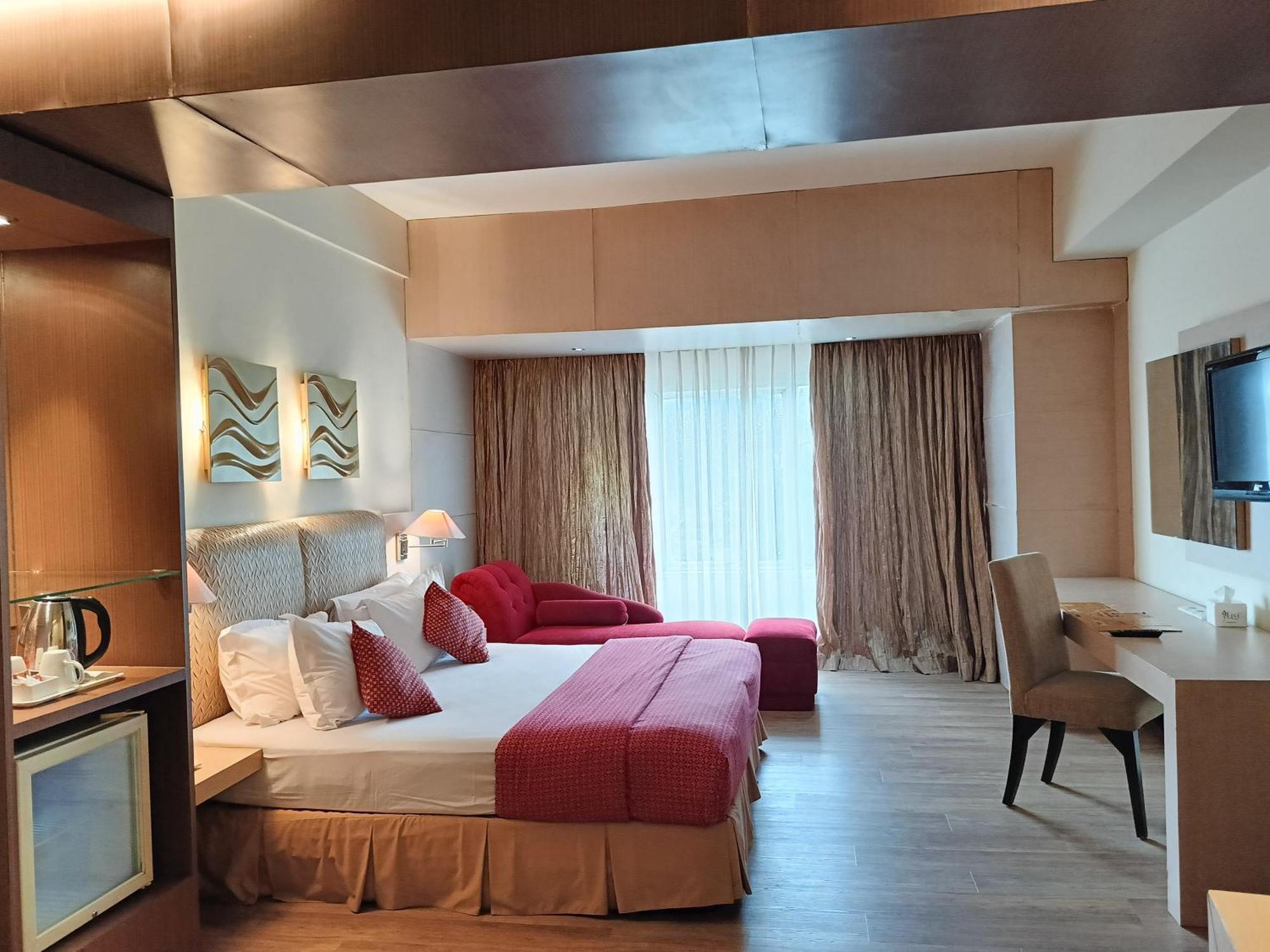 Lux Tychi Hotel Маланг Екстериор снимка