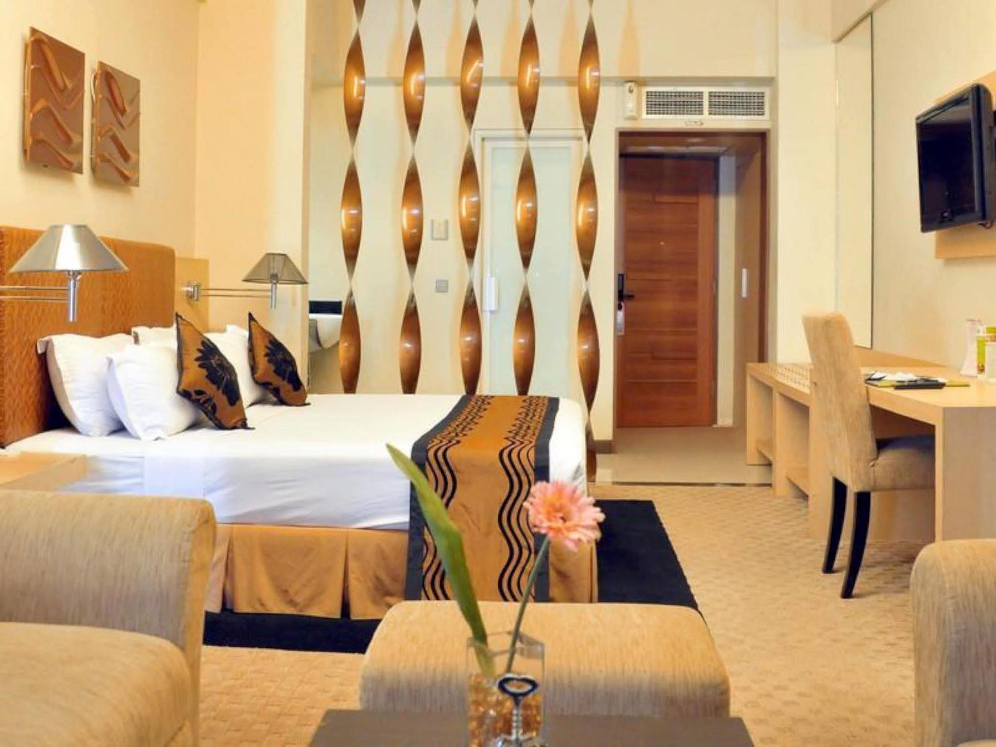 Lux Tychi Hotel Маланг Екстериор снимка